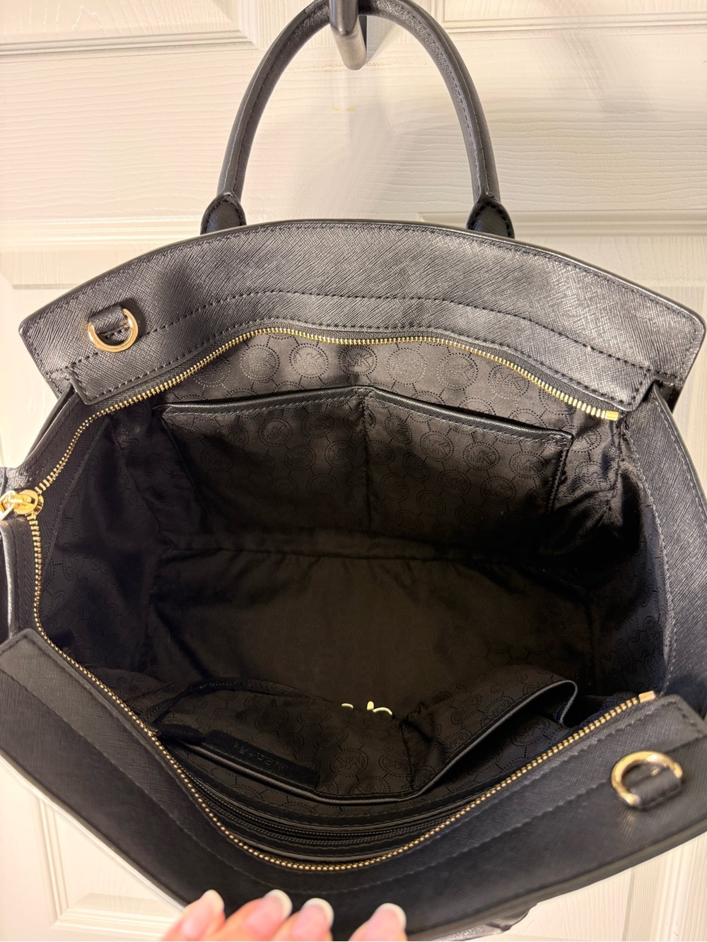 Michael Kors Black Selma Handbag with Gold Hardware with original dust bag - Picture 9 of 15